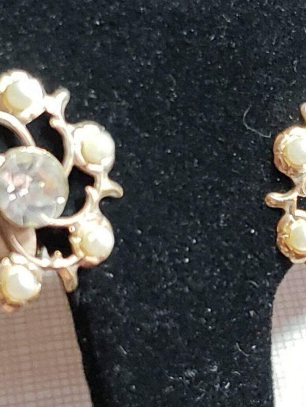 Vintage Clip On Earrings Rhinestones Faux Pearls Gold-tone White  Flowers wc- - Picture 2 of 6